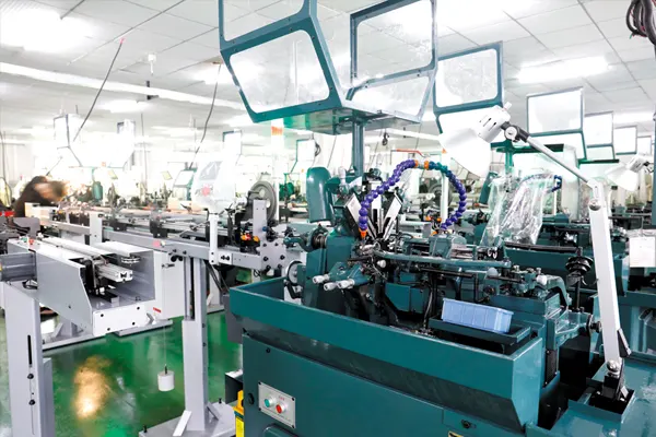 科睿电子磁吸连接器工厂生产车间